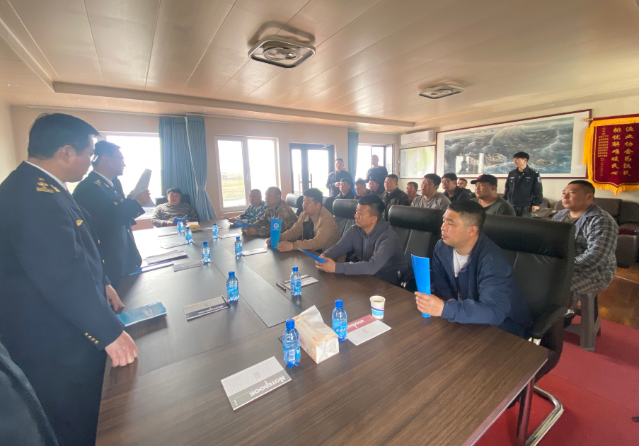 盤錦市漁業(yè)協(xié)會(huì)聯(lián)合多部門召開商漁船防碰撞安全宣講會(huì)